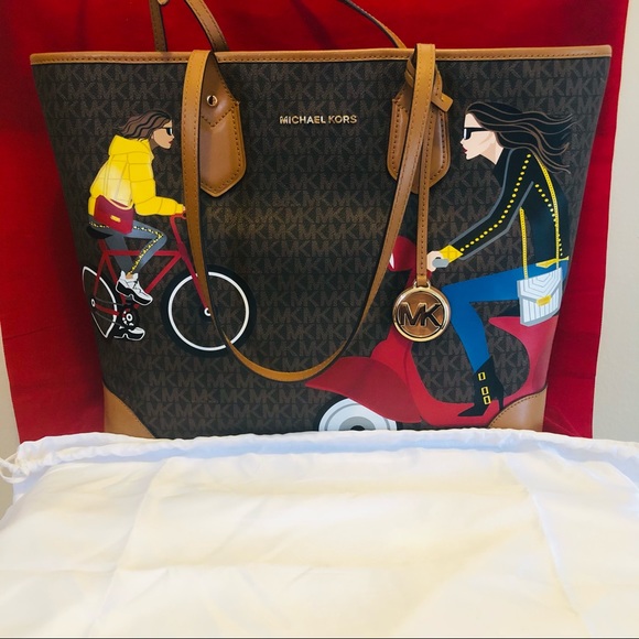 Michael Kors Handbags - Michael Kors oversized tote and snap pouch.